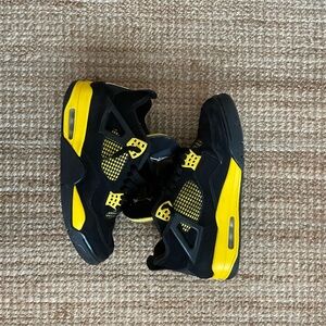 Jordan 4 Retro Thunder